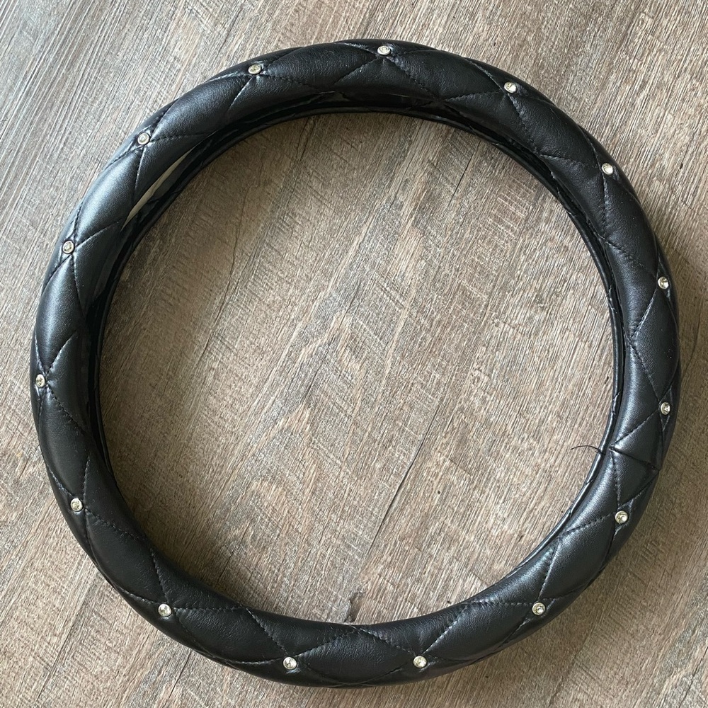 15” Black Quilted Steering Wheel Cover